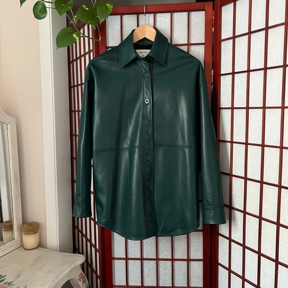 Aritzia Jackets & Blazers - Aritzia Pelli Vegan Leather Jacket Shacket babaton in forest green